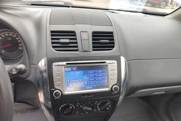 Used Suzuki SX4 2011 Revised Version 1.6L Automatic Sport Edition Audio And AC Panel