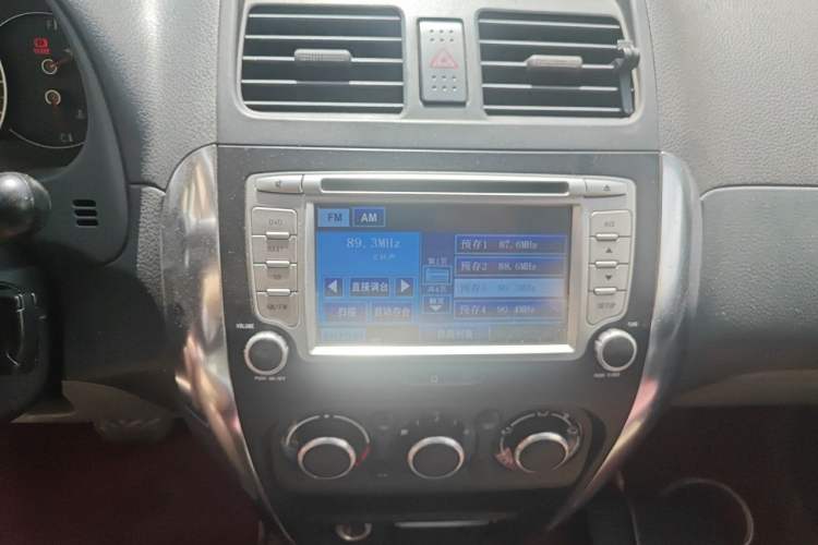 Used Suzuki SX4 2011 Hatchback 1.6L Automatic Sport Model Audio And AC Panel