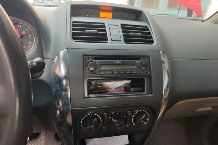 Used Suzuki SX4 2011 Hatchback 1.6L Automatic Comfort Model Audio And AC Panel
