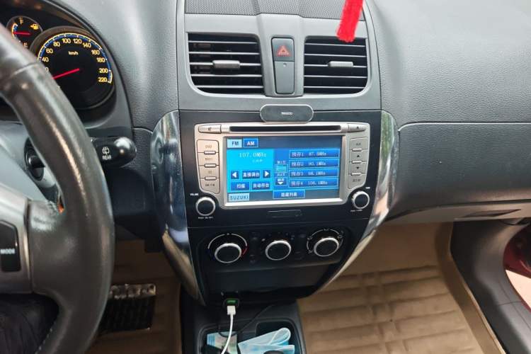 Used Suzuki SX4 2011 Revised Version 1.6L Automatic Sport Edition Audio And AC Panel