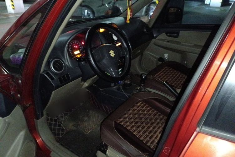 Used Suzuki SX4 2011 Hatchback 1.6L Manual Comfort Model Center Console