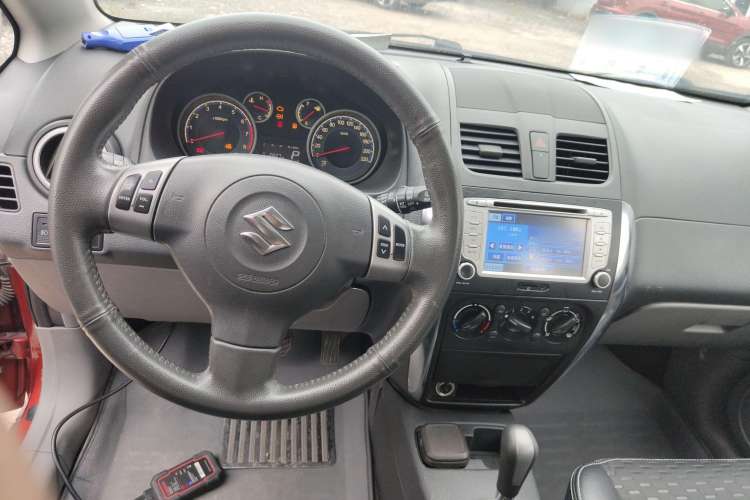 Used Suzuki SX4 2011 Revised Version 1.6L Automatic Sport Edition Center Console