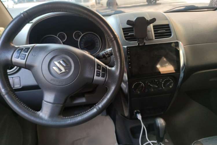 Used Suzuki SX4 2011 Revised Version 1.6L Automatic Sport Edition Center Console