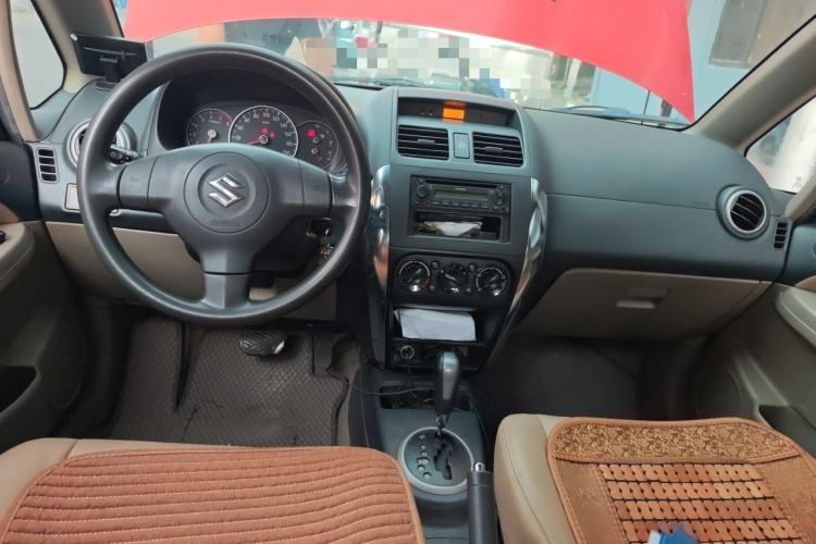 Used Suzuki SX4 2011 Hatchback 1.6L Automatic Comfort Model Center Console