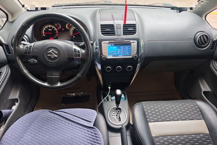 Used Suzuki SX4 2011 Revised Version 1.6L Automatic Sport Edition Center Console