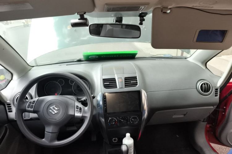 Used Suzuki SX4 2011 Revised 1.6L Automatic Dynamic Version Center Console