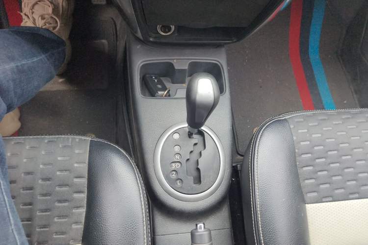 Used Suzuki SX4 2011 Revised Version 1.6L Automatic Sport Edition Gear Lever
