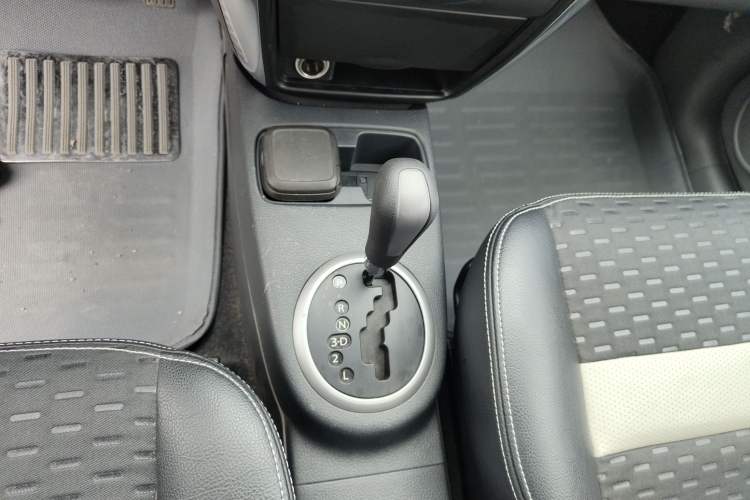 Used Suzuki SX4 2011 Revised Version 1.6L Automatic Sport Edition Gear Lever