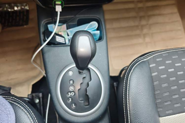 Used Suzuki SX4 2011 Revised Version 1.6L Automatic Sport Edition Gear Lever