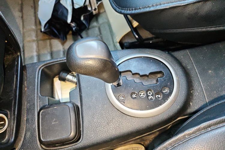 Used Suzuki SX4 2011 Revised Version 1.6L Automatic Sport Edition Gear Lever
