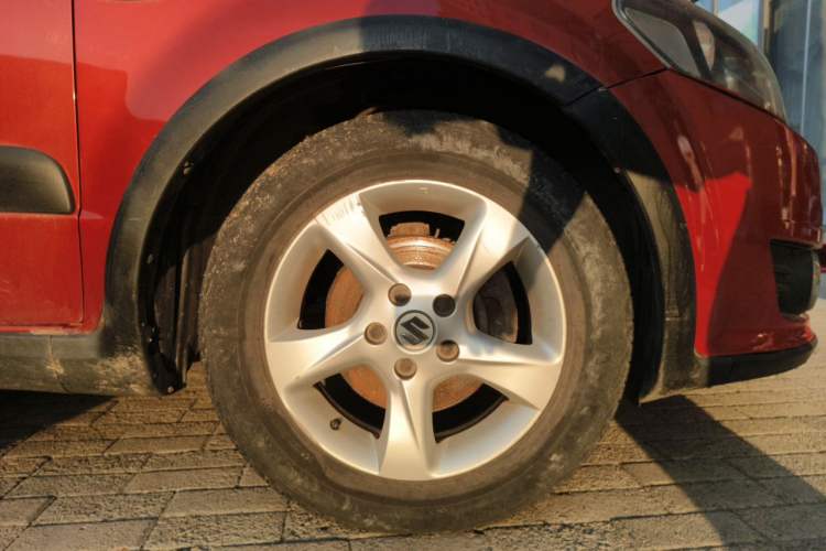 Used Suzuki SX4 2011 Revised Version 1.6L Automatic Sport Edition Right Front Wheel Hub