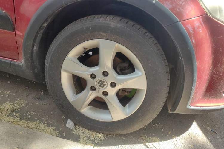 Used Suzuki SX4 2011 Revised Version 1.6L Automatic Sport Edition Right Front Wheel Hub