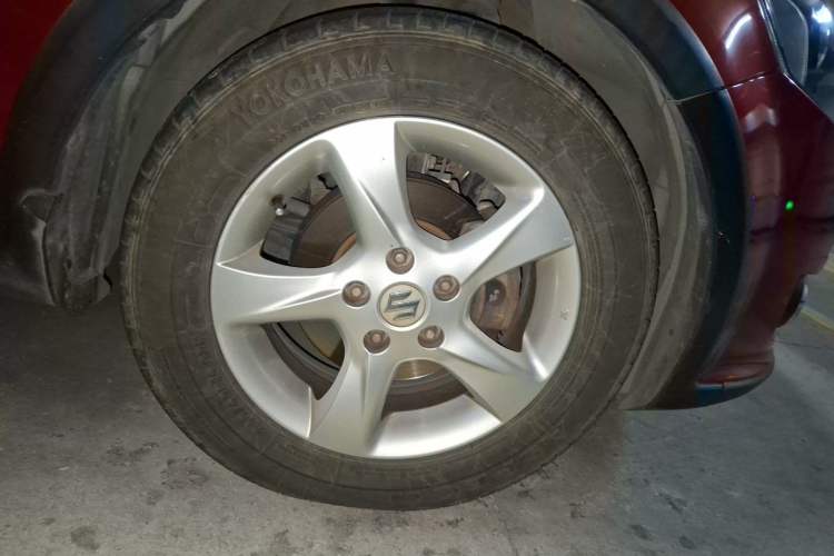 Used Suzuki SX4 2011 Revised Version 1.8L Automatic Sport Edition Right Front Wheel Hub