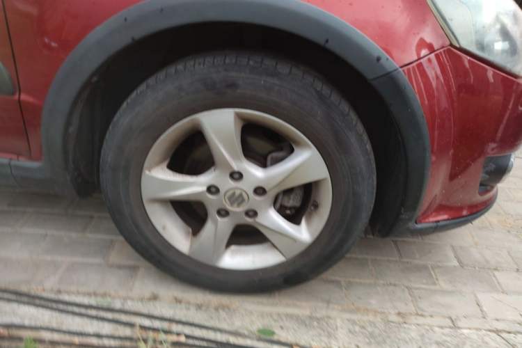 Used Suzuki SX4 2011 Revised Version 1.6L Automatic Sport Edition Right Front Wheel Hub