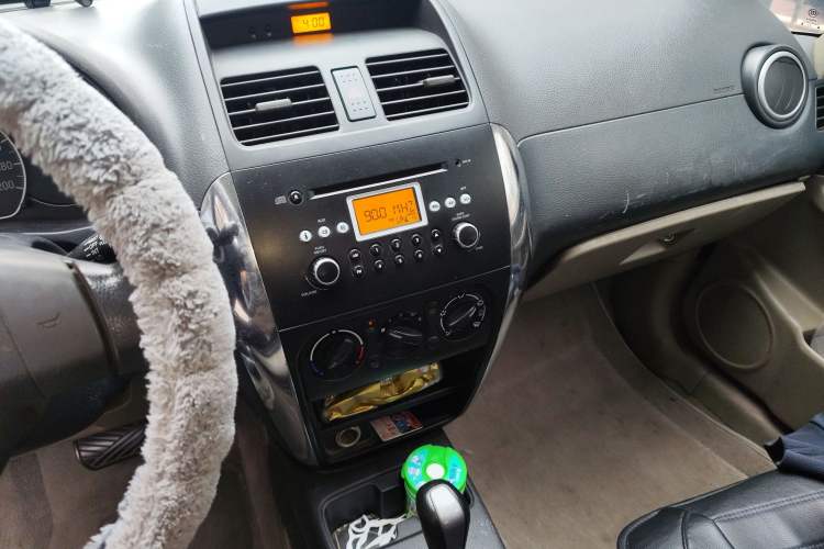 Used Suzuki SX4 2011 Hatchback 1.6L Automatic Dynamic Model Audio And AC Panel