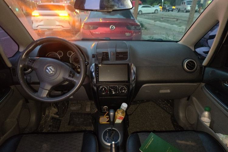 Used Suzuki SX4 2011 Revised Version 1.6L Automatic Comfort Edition Center Console