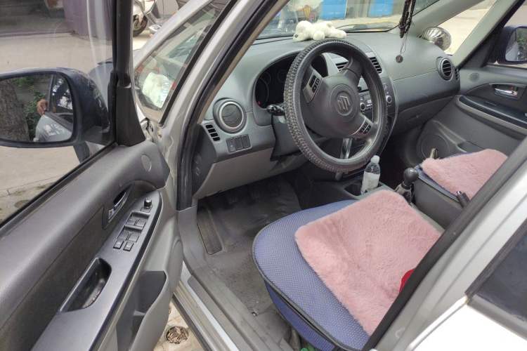 Used Suzuki SX4 2011 Revised Version 1.6L Manual – Dynamic Edition Driver Seat