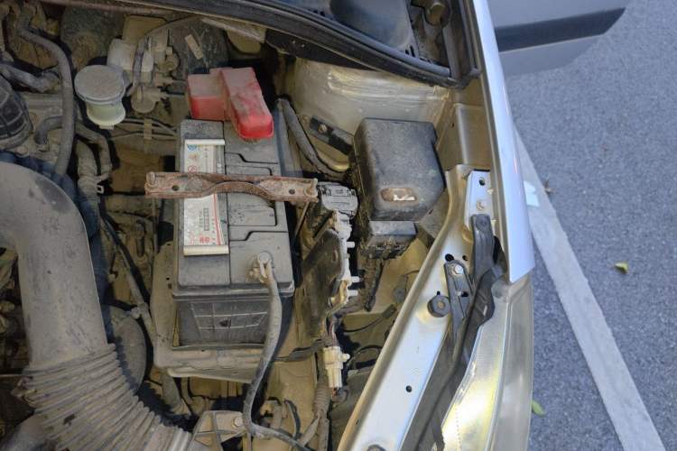 Used Suzuki SX4 2011 Revised Version 1.6L Automatic Comfort Edition Engine Bay Left