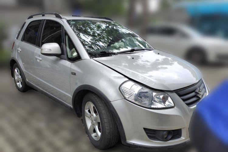 Used Suzuki SX4 2011 Revised Version 1.6L Manual – Dynamic Edition Front Right 45 Deg