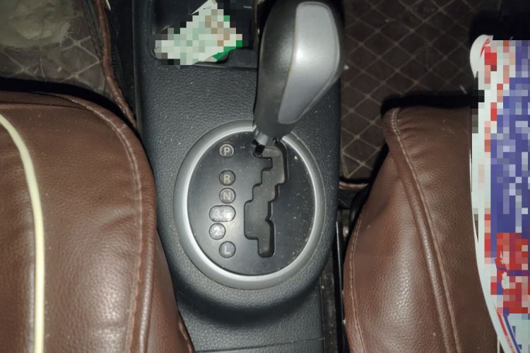Used Suzuki SX4 2011 Revised Version 1.6L Automatic Sport Edition Gear Lever