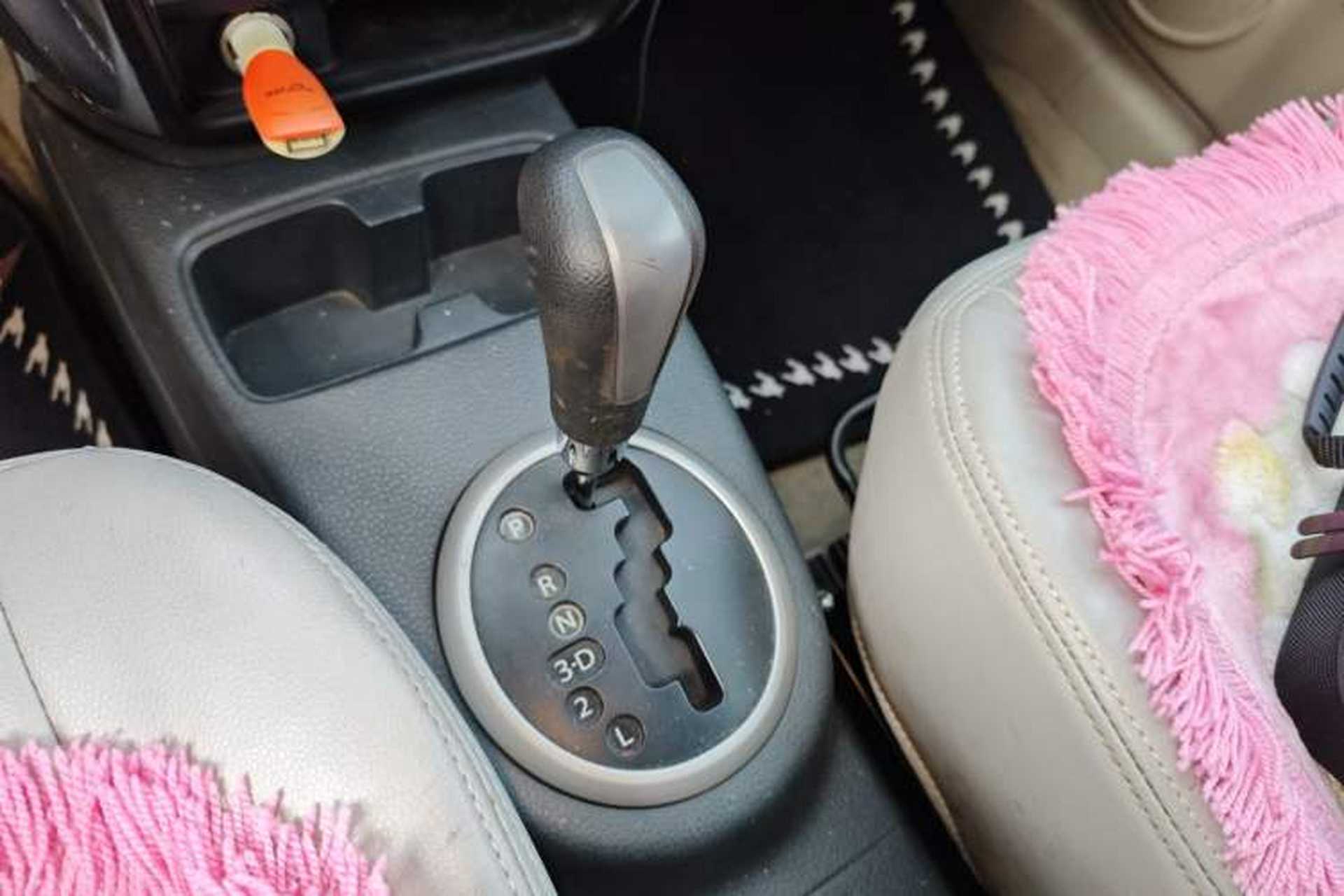 Used Suzuki SX4 2011 Hatchback 1.6L Automatic Comfort Model Gear Lever