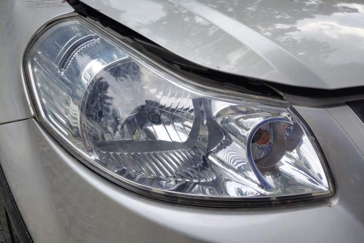 Used Suzuki SX4 2011 Revised Version 1.6L Manual – Dynamic Edition Right Front Headlight