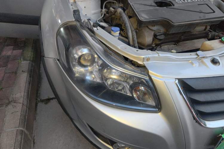 Used Suzuki SX4 2011 Revised Version 1.6L Automatic Comfort Edition Right Front Headlight