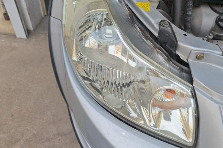 Used Suzuki SX4 2011 Revised Version 1.6L Manual – Dynamic Edition Right Front Headlight
