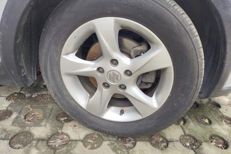 Used Suzuki SX4 2011 Revised Version 1.6L Manual – Dynamic Edition Right Front Wheel Hub
