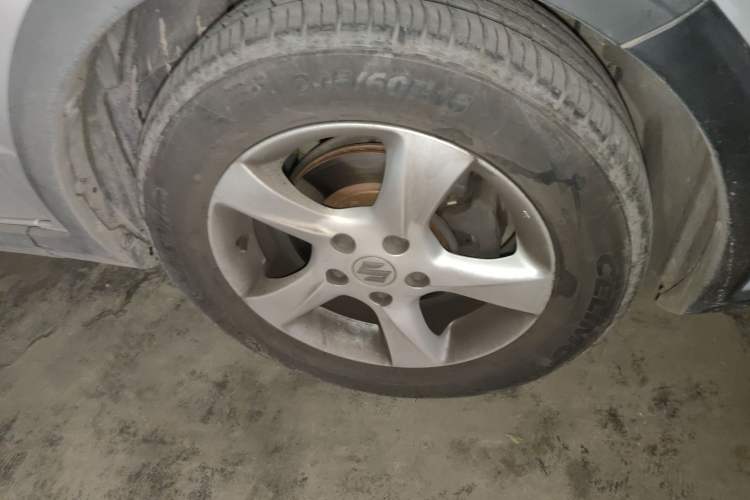 Used Suzuki SX4 2011 Revised Version 1.6L Automatic Sport Edition Right Front Wheel Hub