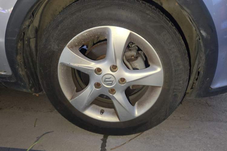 Used Suzuki SX4 2011 Revised Version 1.6L Automatic Comfort Edition Right Front Wheel Hub
