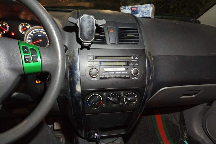 Used Suzuki SX4 2011 Revised Version 1.6L Manual – Dynamic Edition Audio And AC Panel