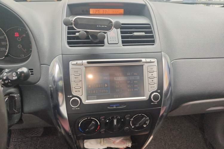 Used Suzuki SX4 2011 Hatchback 1.6L Automatic Sport Model Audio And AC Panel