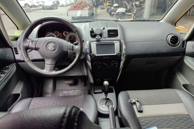 Used Suzuki SX4 2011 Revised Version 1.6L Automatic Sport Edition Center Console