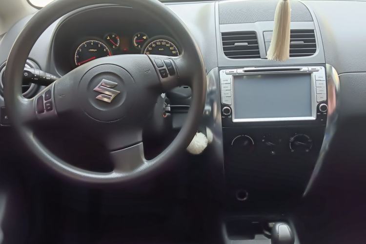 Used Suzuki SX4 2011 Revised 1.6L Automatic Dynamic Version Center Console