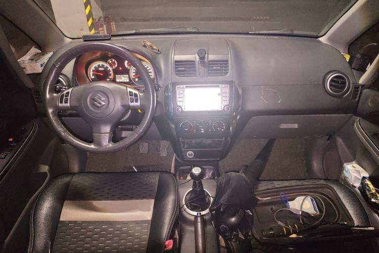 Used Suzuki SX4 2011 Revised Version 1.6L Manual Sport Edition Center Console