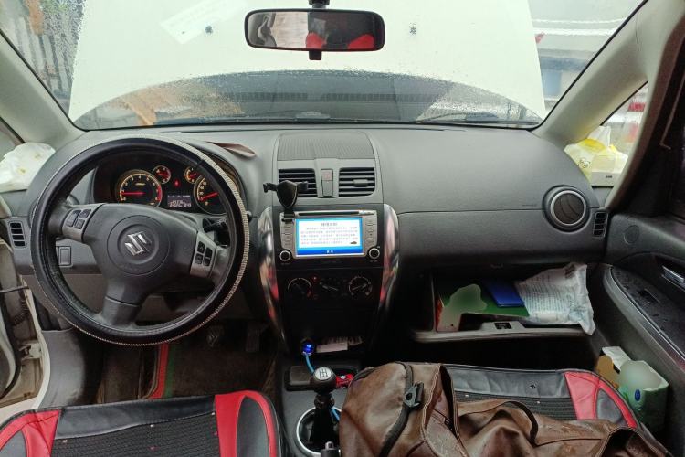 Used Suzuki SX4 2011 Revised Version 1.6L Manual Sport Edition Center Console