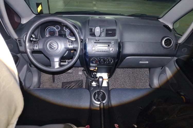 Used Suzuki SX4 2011 Revised 1.6L Automatic Dynamic Version Center Console