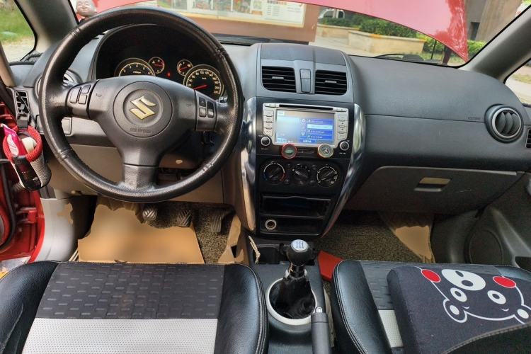 Used Suzuki SX4 2011 Revised Version 1.6L Manual Sport Edition Center Console