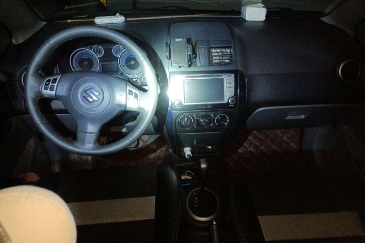 Used Suzuki SX4 2011 Revised Version 1.6L Automatic Sport Edition Center Console