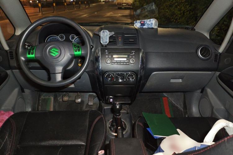 Used Suzuki SX4 2011 Revised Version 1.6L Manual – Dynamic Edition Center Console