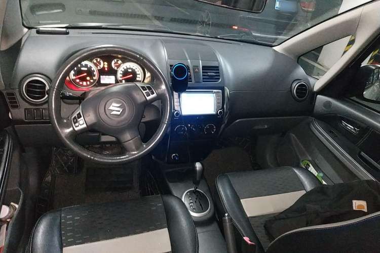 Used Suzuki SX4 2011 Revised Version 1.6L Automatic Sport Edition Center Console