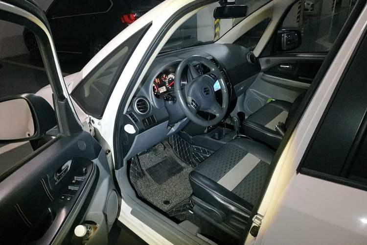 Used Suzuki SX4 2011 Revised Version 1.6L Automatic Sport Edition Driver Seat