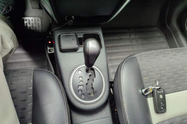 Used Suzuki SX4 2011 Revised Version 1.6L Automatic Sport Edition Gear Lever
