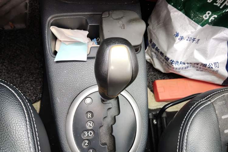 Used Suzuki SX4 2011 Revised Version 1.6L Automatic Sport Edition Gear Lever