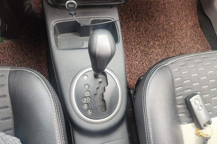 Used Suzuki SX4 2011 Revised Version 1.6L Automatic Sport Edition Gear Lever