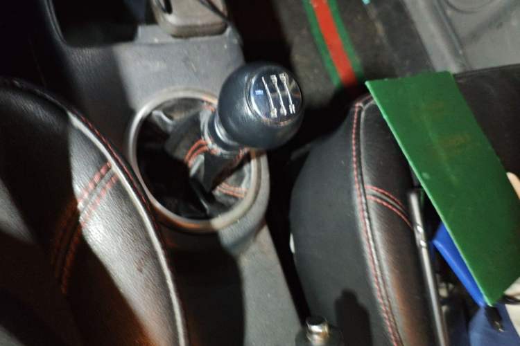 Used Suzuki SX4 2011 Revised Version 1.6L Manual – Dynamic Edition Gear Lever