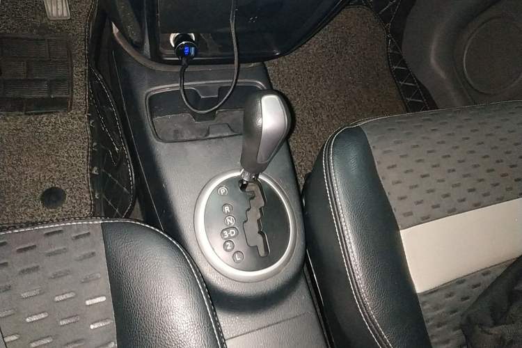 Used Suzuki SX4 2011 Revised Version 1.6L Automatic Sport Edition Gear Lever