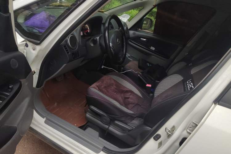 Used Suzuki SX4 2011 Revised 1.6L Automatic Dynamic Version Interior 3