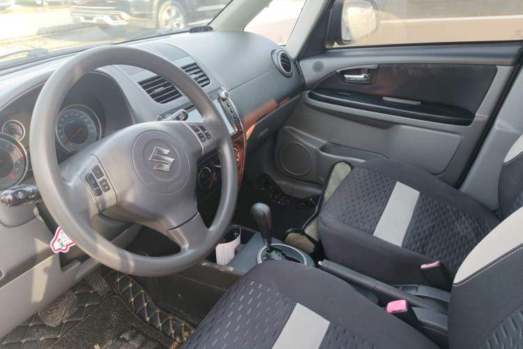 Used Suzuki SX4 2011 Revised 1.6L Automatic Dynamic Version Interior 4